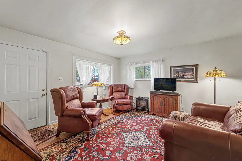 212 Dobson Ln Cherry Hill, NJ 08003
