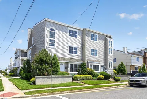 227 N 35th Ave