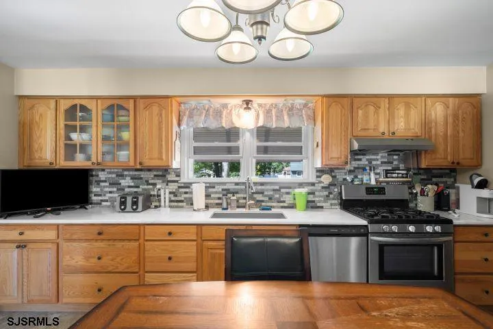 22 Black Oak Dr Upper Township, NJ 08230