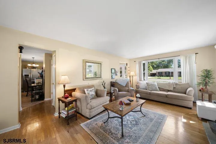 22 Black Oak Dr Upper Township, NJ 08230