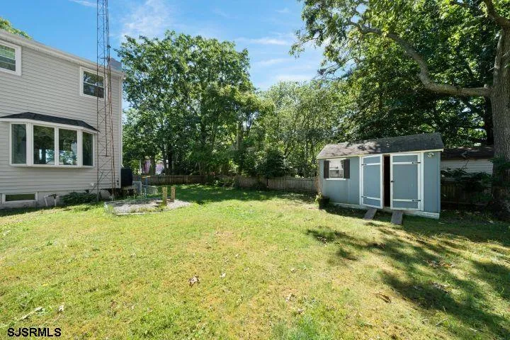 22 Black Oak Dr Upper Township, NJ 08230