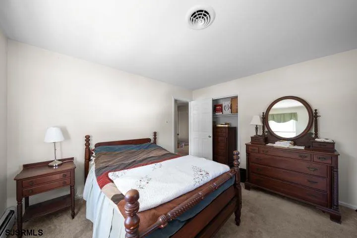 22 Black Oak Dr Upper Township, NJ 08230
