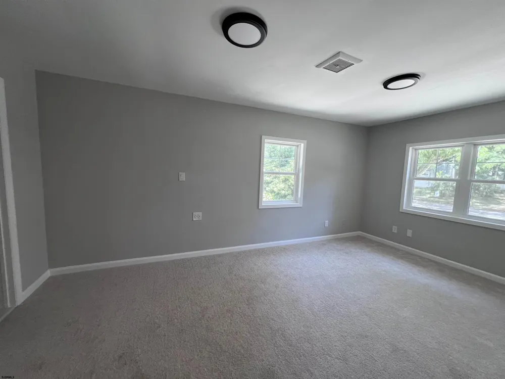 10 Franklin Dr Somers Point, NJ 08244