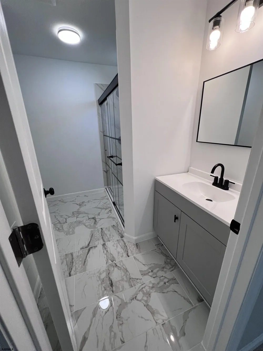 10 Franklin Dr Somers Point, NJ 08244