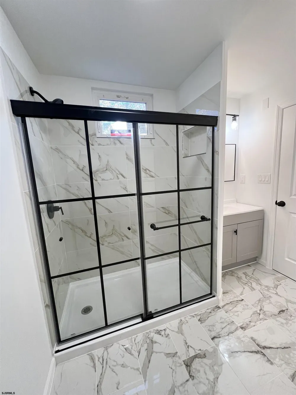 10 Franklin Dr Somers Point, NJ 08244