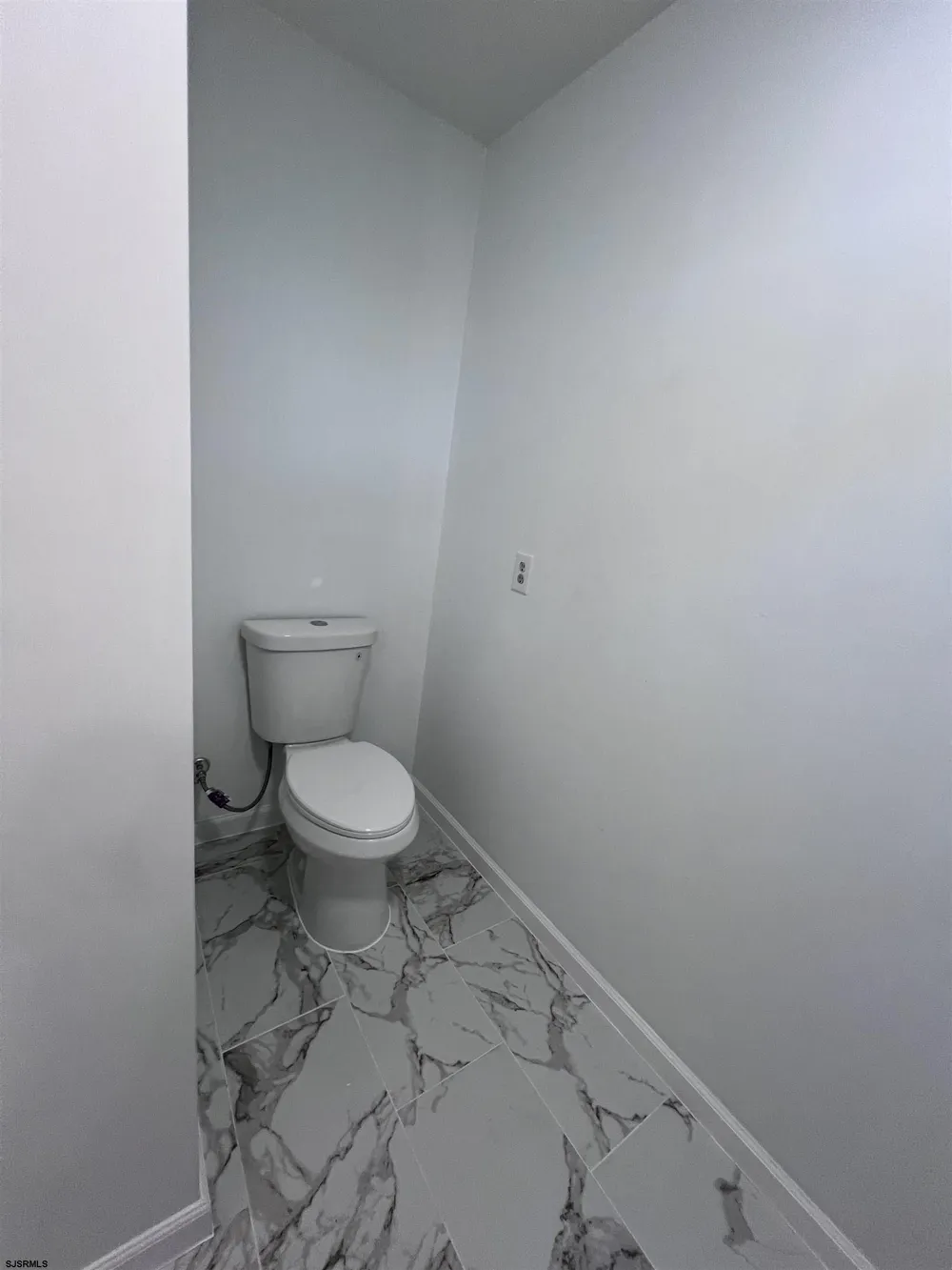 10 Franklin Dr Somers Point, NJ 08244