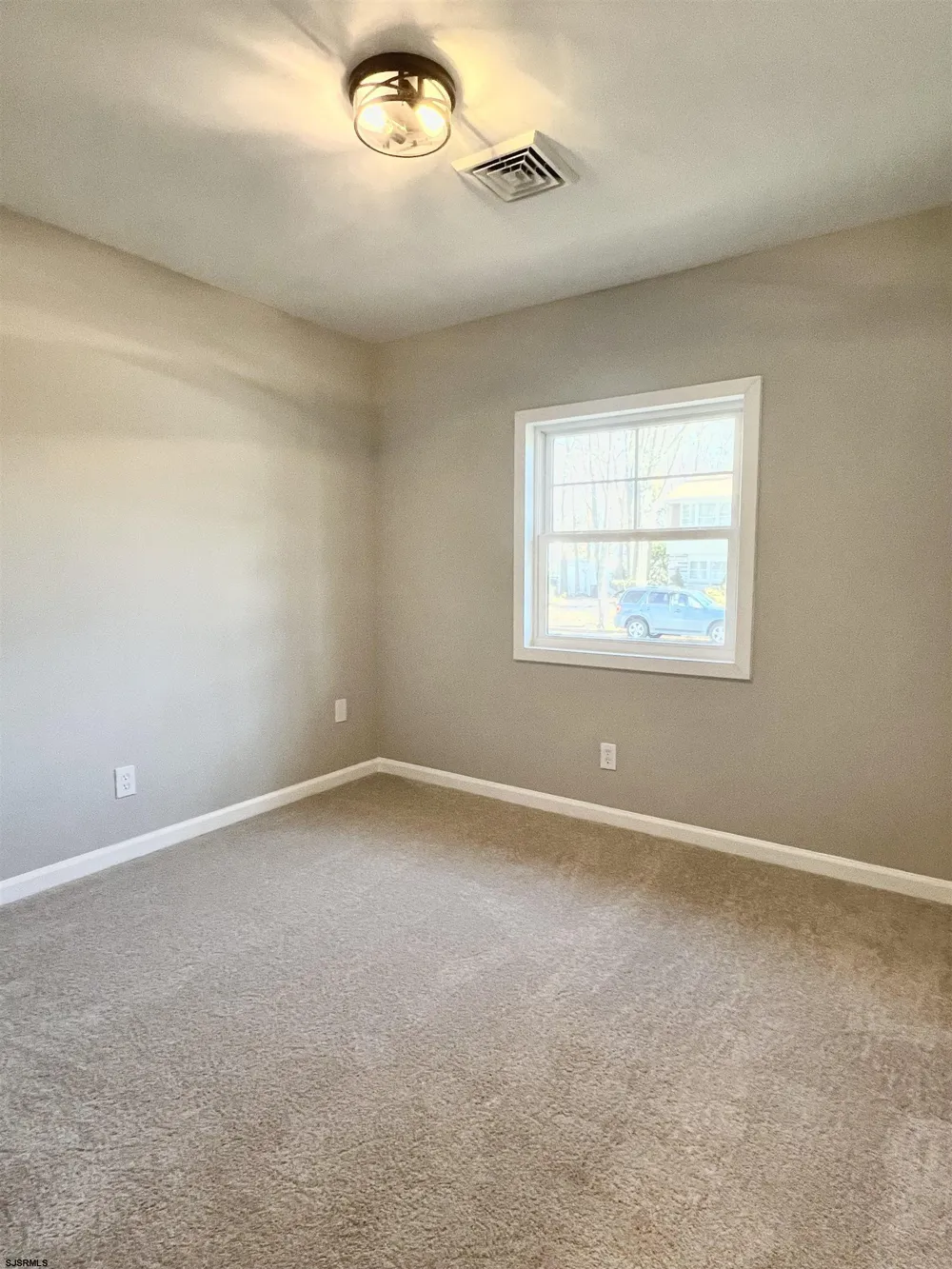 10 Franklin Dr Somers Point, NJ 08244