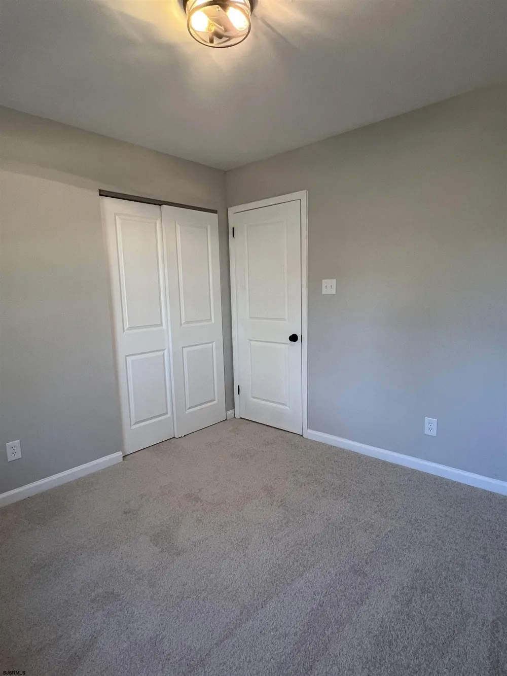 10 Franklin Dr Somers Point, NJ 08244