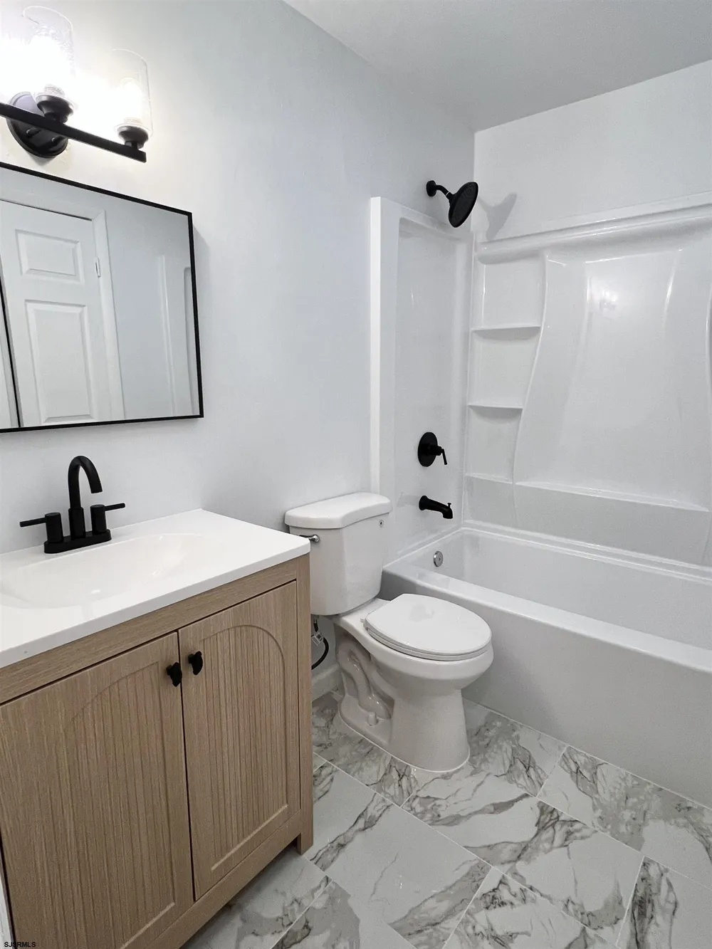 10 Franklin Dr Somers Point, NJ 08244