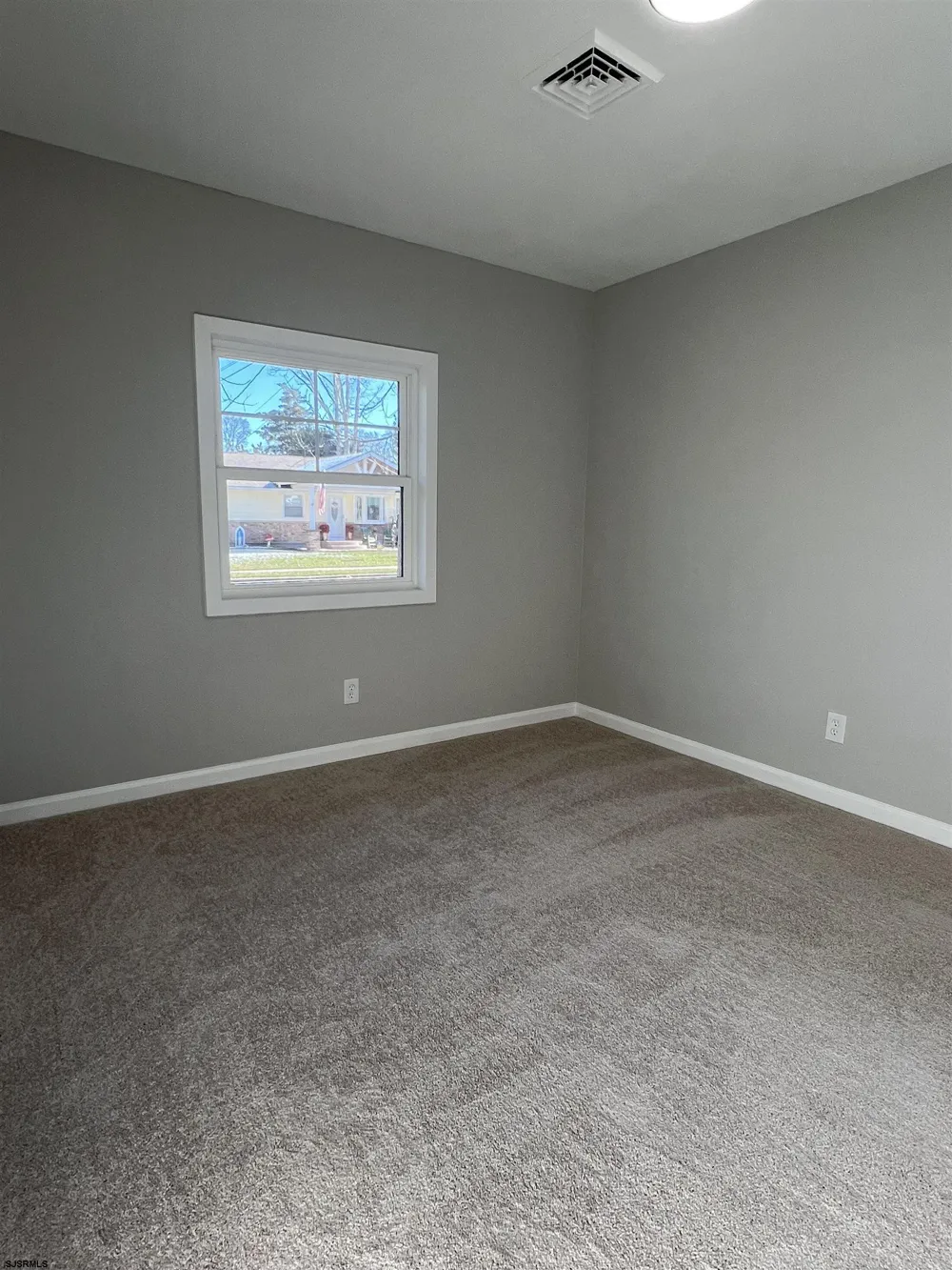 10 Franklin Dr Somers Point, NJ 08244