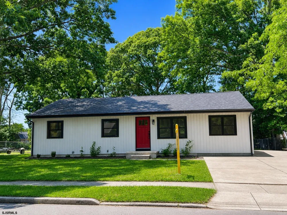 10 Franklin Dr Somers Point, NJ 08244