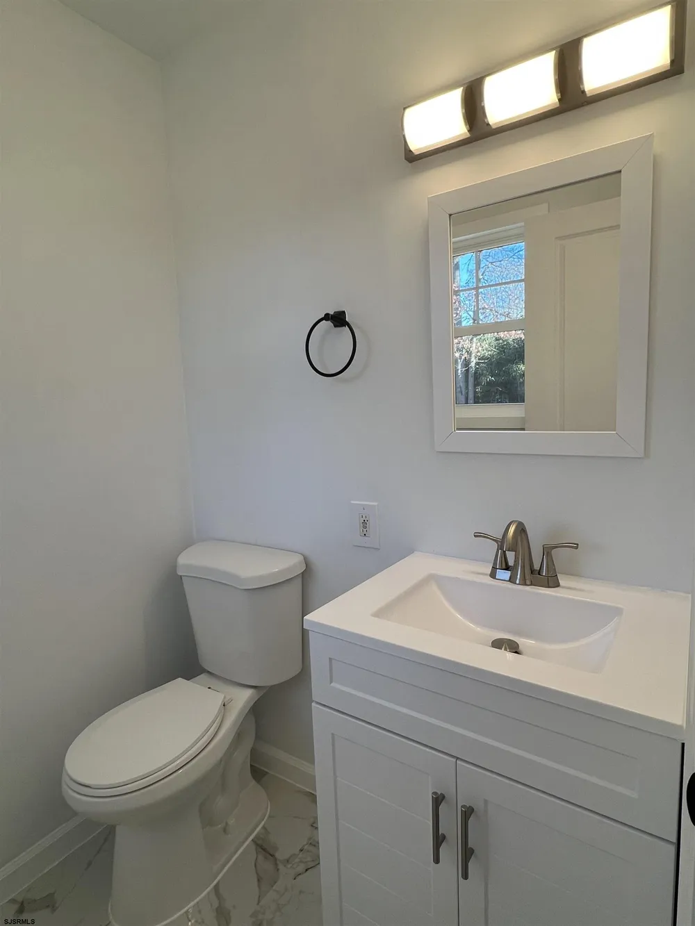 10 Franklin Dr Somers Point, NJ 08244