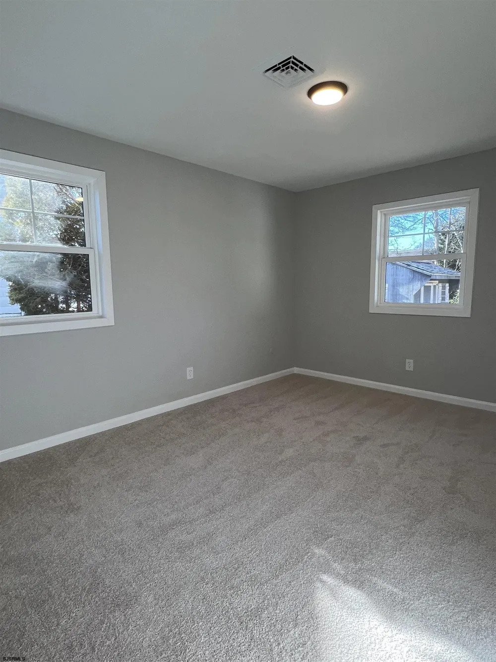 10 Franklin Dr Somers Point, NJ 08244