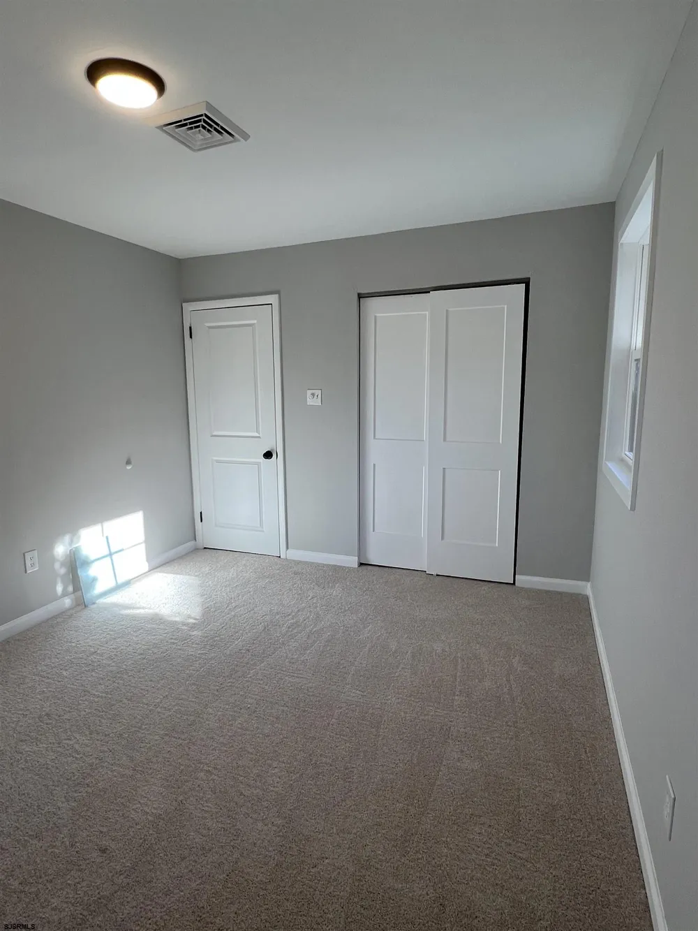 10 Franklin Dr Somers Point, NJ 08244