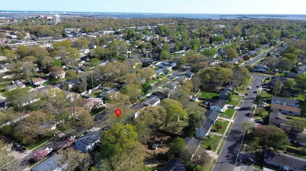 10 Franklin Dr Somers Point, NJ 08244
