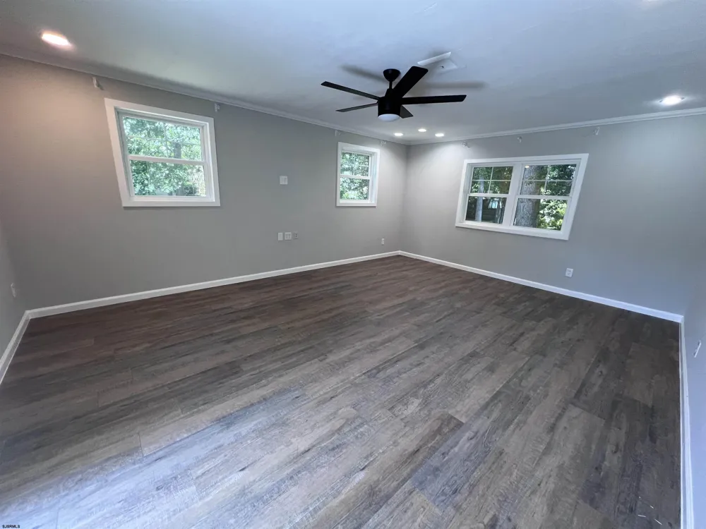 10 Franklin Dr Somers Point, NJ 08244