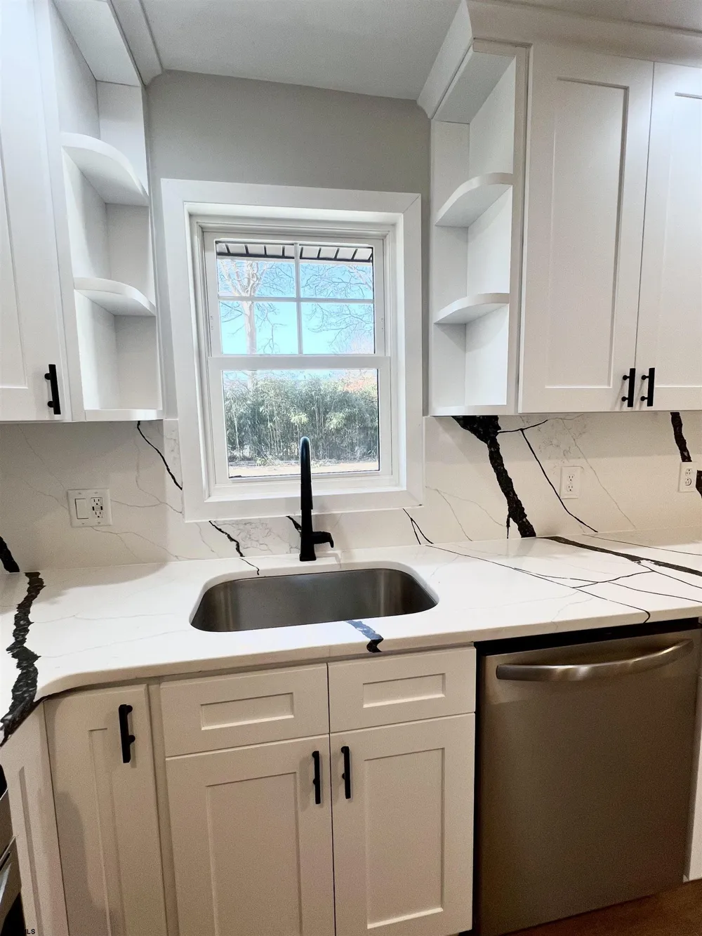 10 Franklin Dr Somers Point, NJ 08244