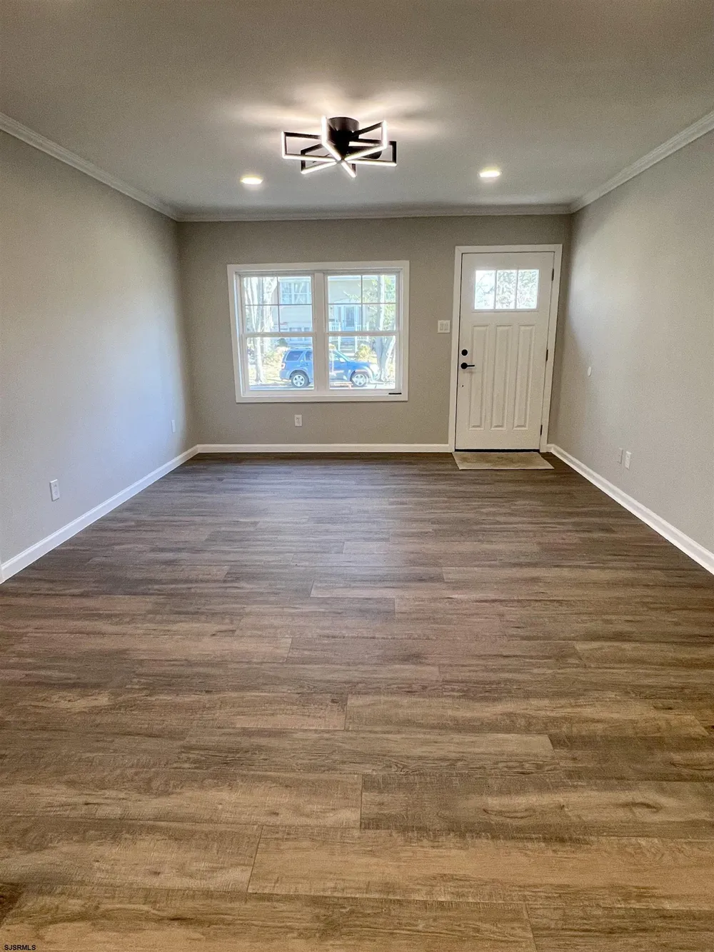 10 Franklin Dr Somers Point, NJ 08244