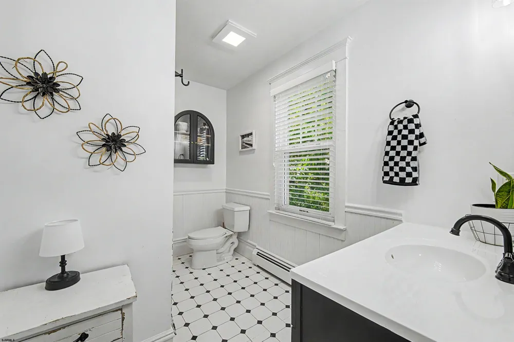 34 E Dawes Ave Somers Point, NJ 08244