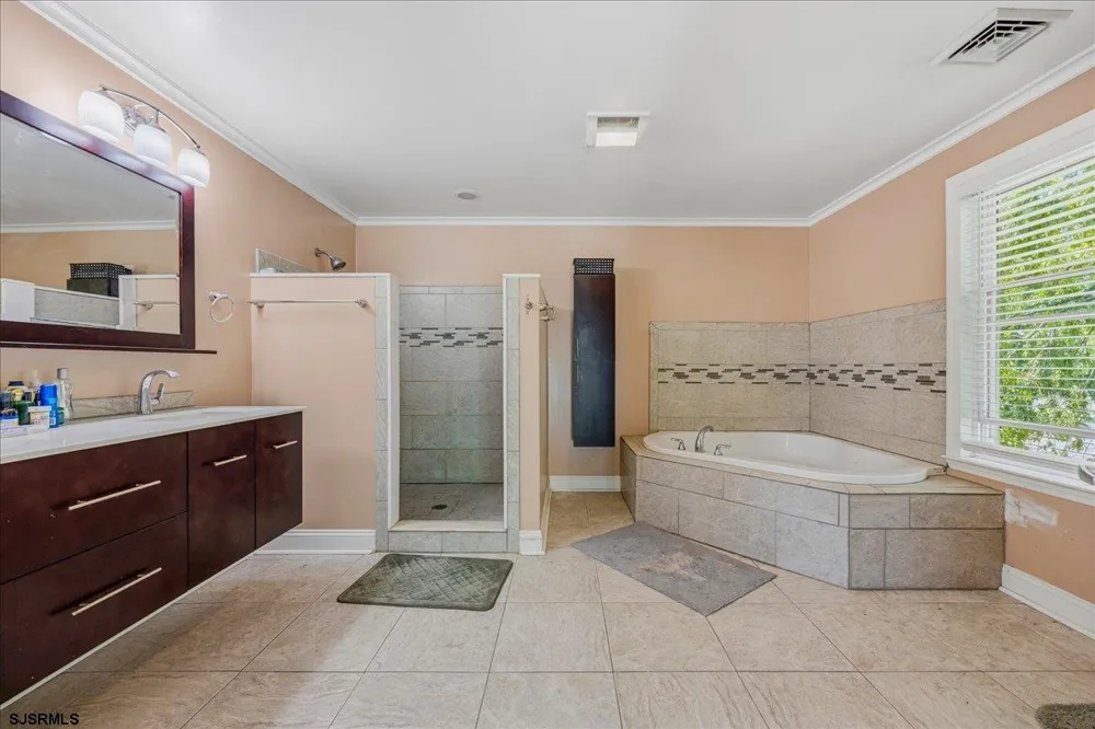 169 W Johnson Ave Somers Point, NJ 08244