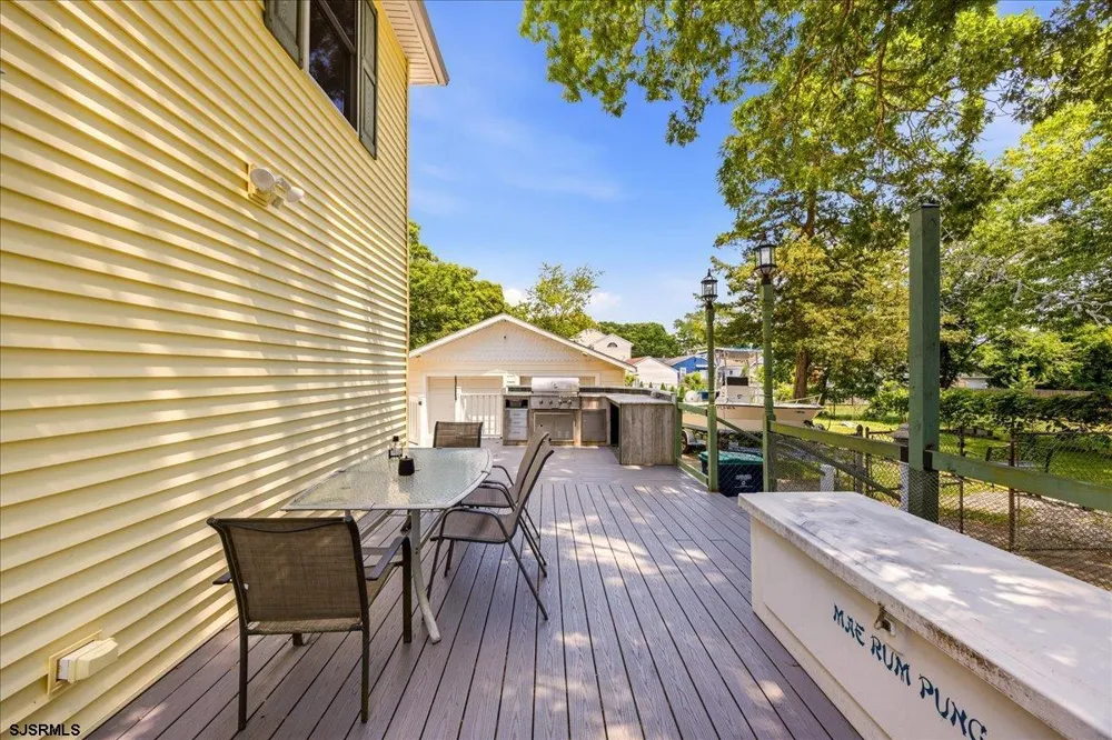 169 W Johnson Ave Somers Point, NJ 08244