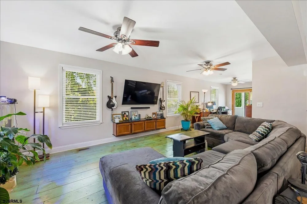 169 W Johnson Ave Somers Point, NJ 08244