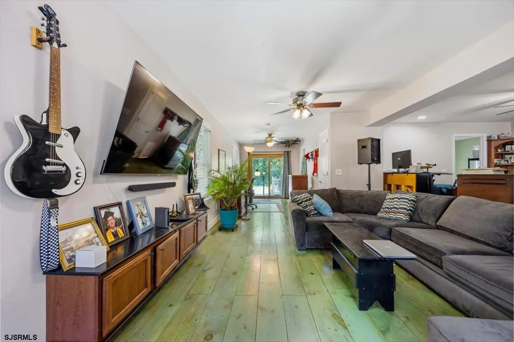 169 W Johnson Ave Somers Point, NJ 08244