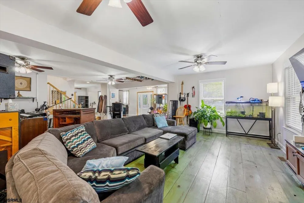 169 W Johnson Ave Somers Point, NJ 08244