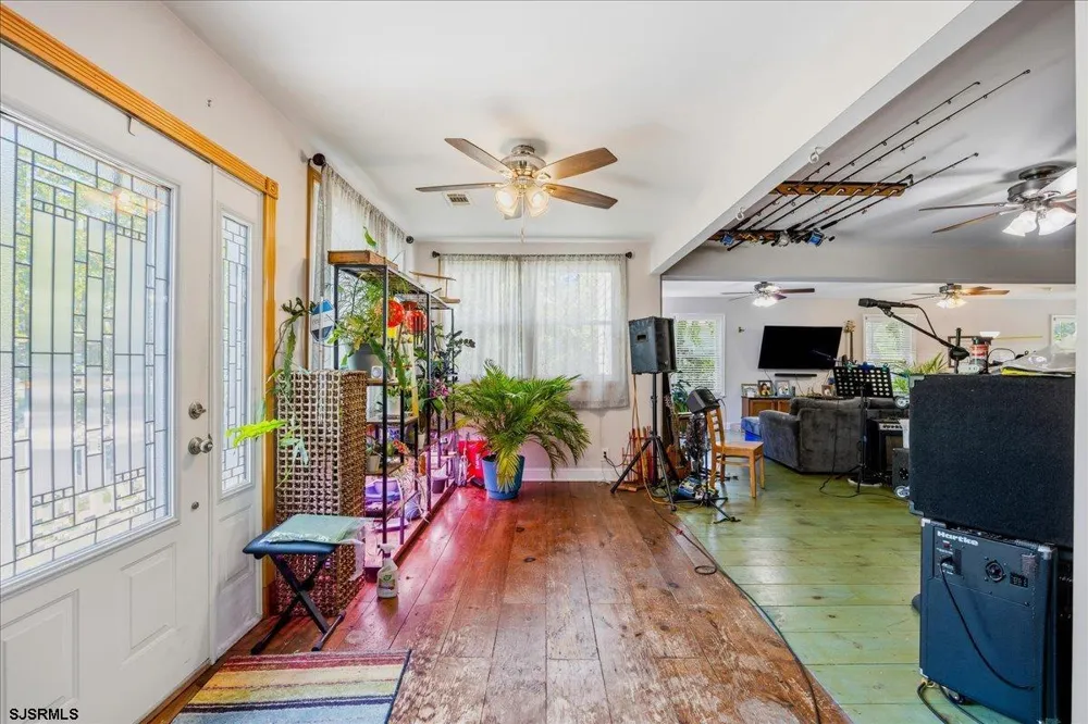 169 W Johnson Ave Somers Point, NJ 08244
