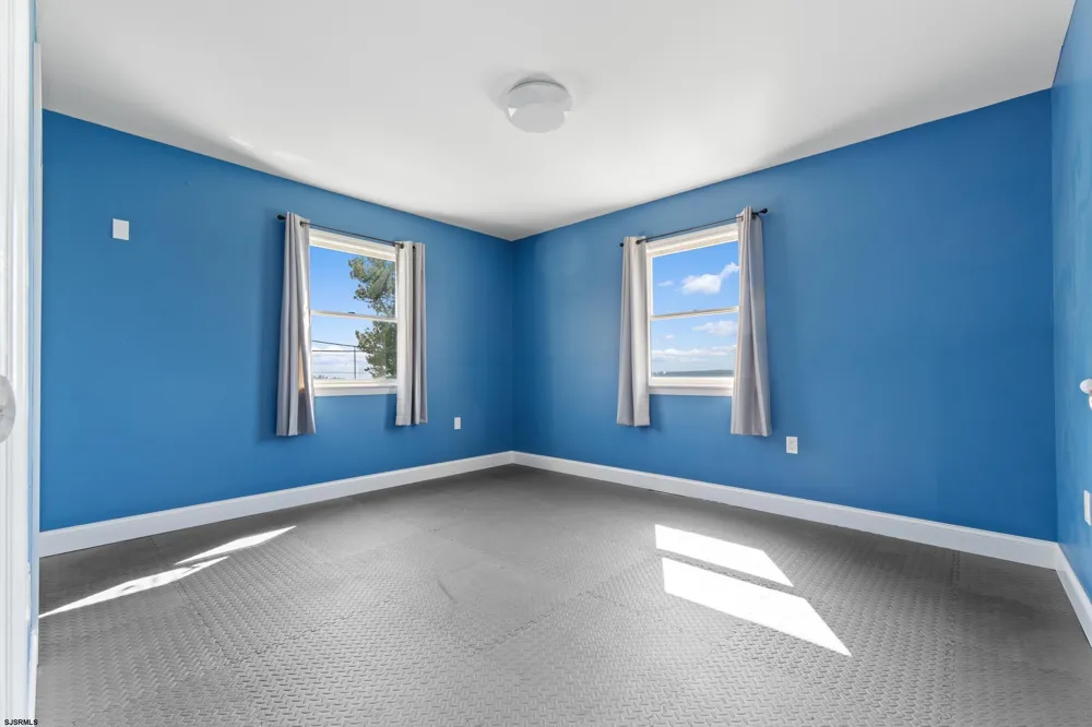 49 Delaware Penns Groveugh, NJ 08069