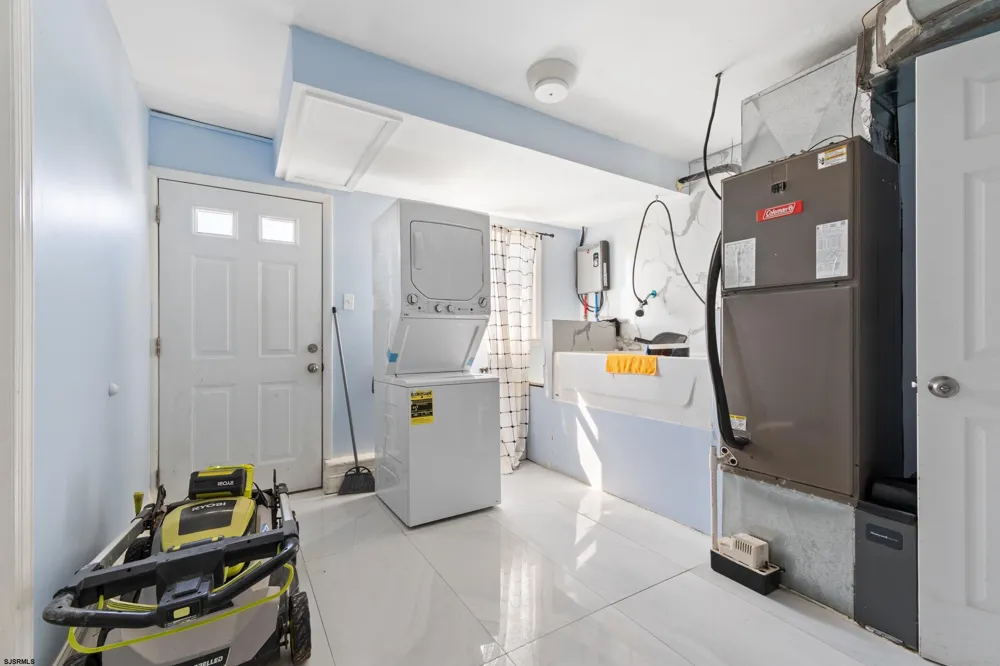 49 Delaware Penns Groveugh, NJ 08069