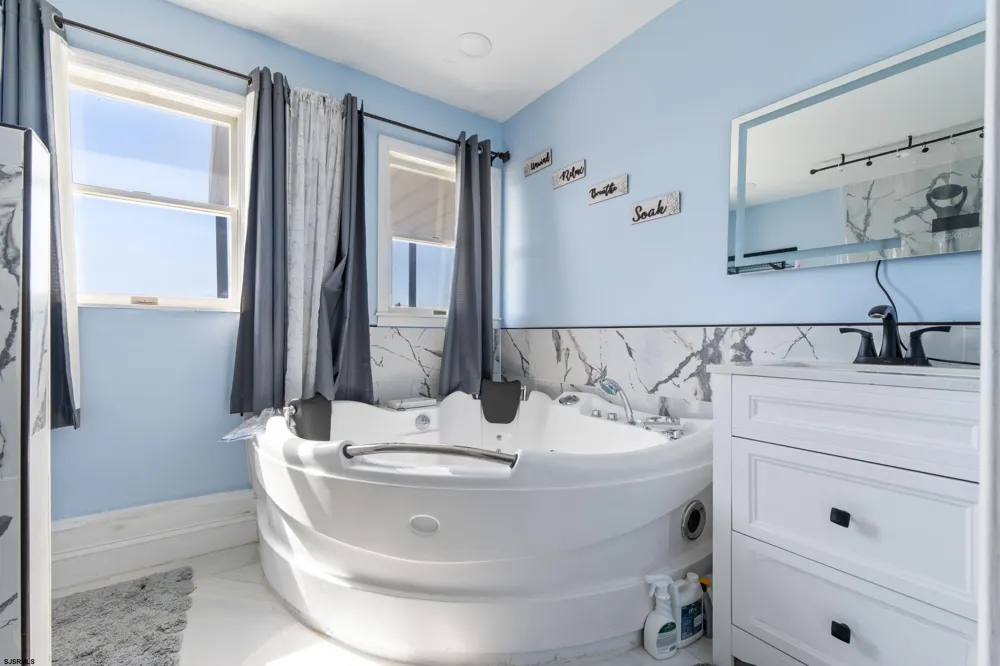 49 Delaware Penns Groveugh, NJ 08069