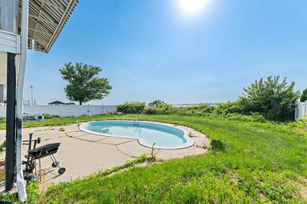49 Delaware Penns Groveugh, NJ 08069