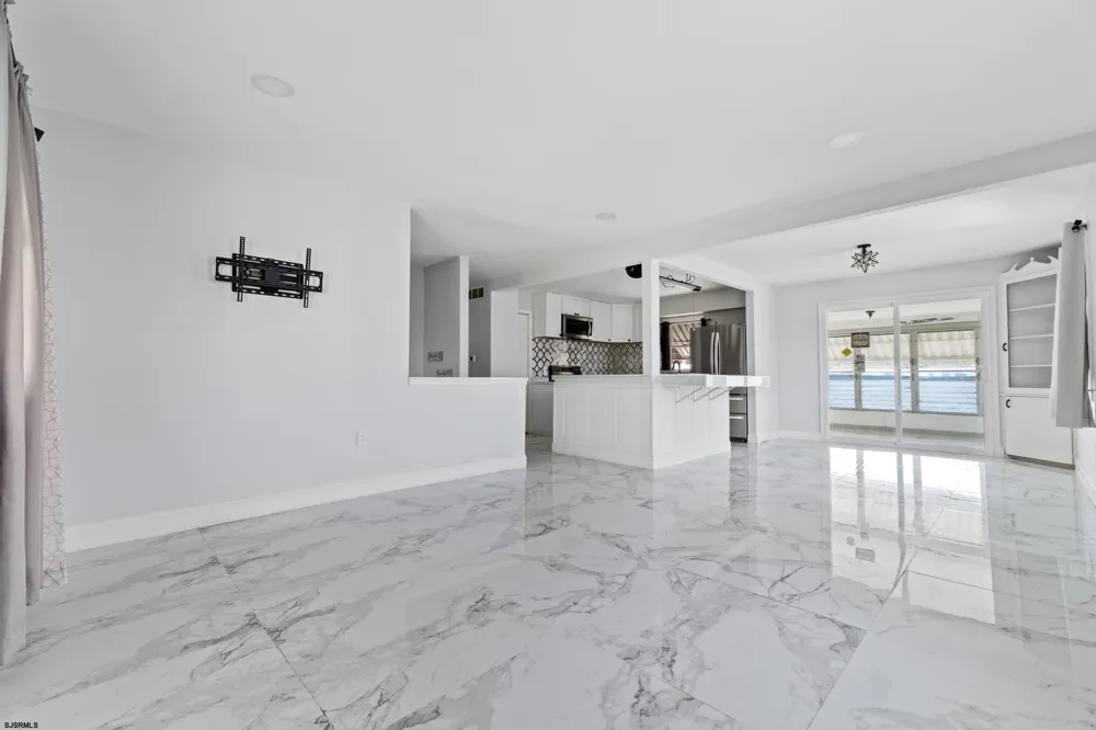 49 Delaware Penns Groveugh, NJ 08069