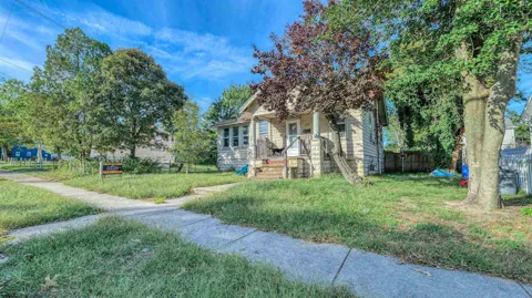 109 E Cedar Ave