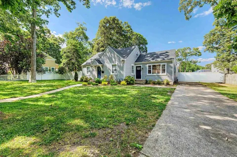 214 Davis Ave