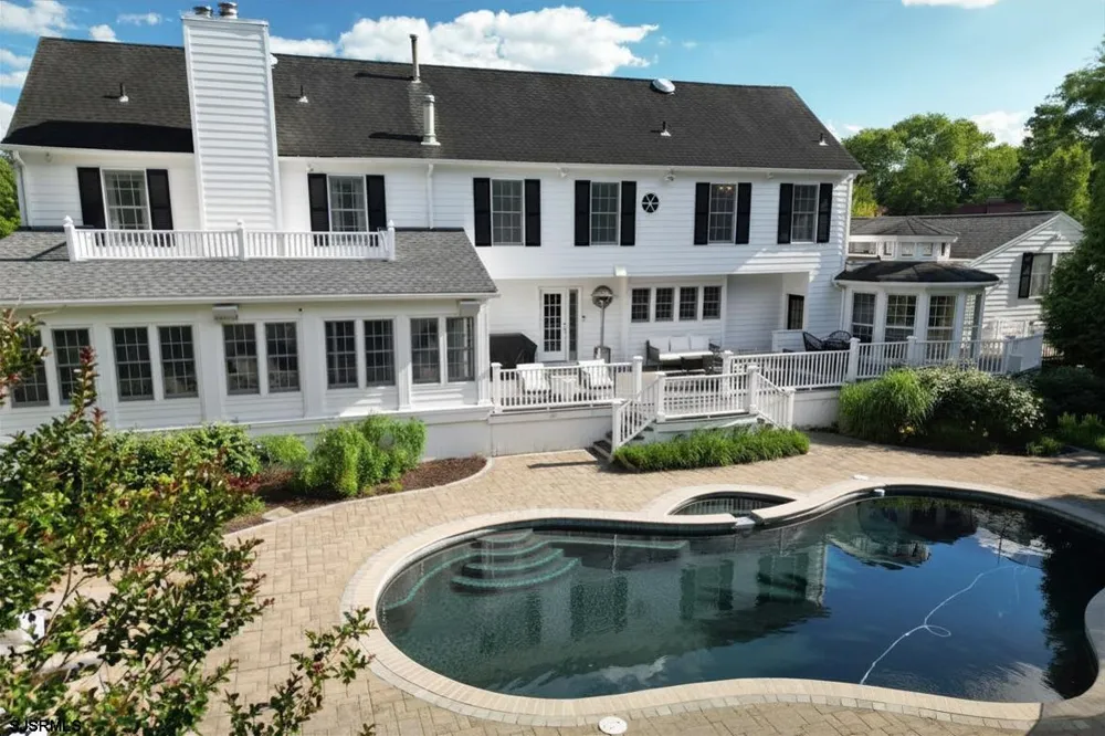 130 E Essex Ave Linwood, NJ 08221
