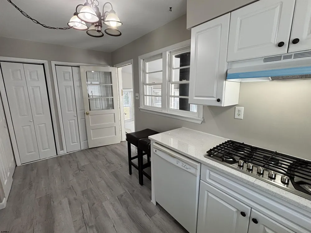11 Oxford Dr Somers Point, NJ 08244