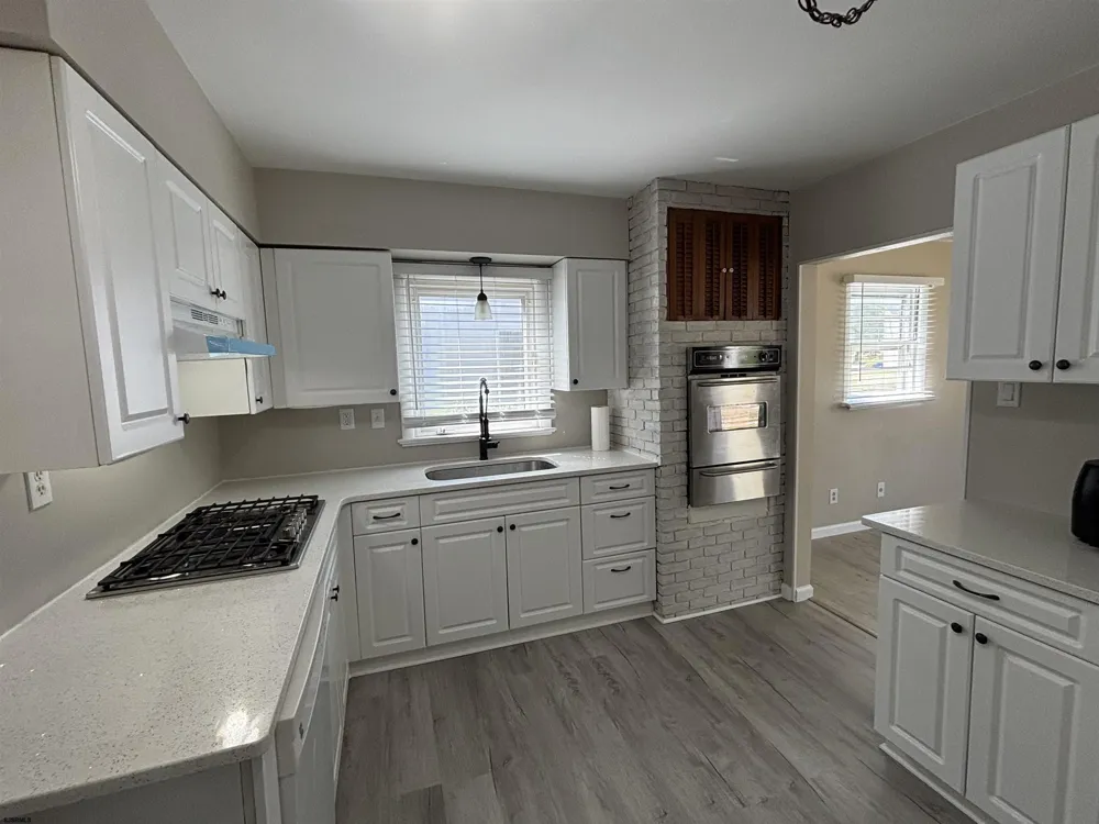 11 Oxford Dr Somers Point, NJ 08244