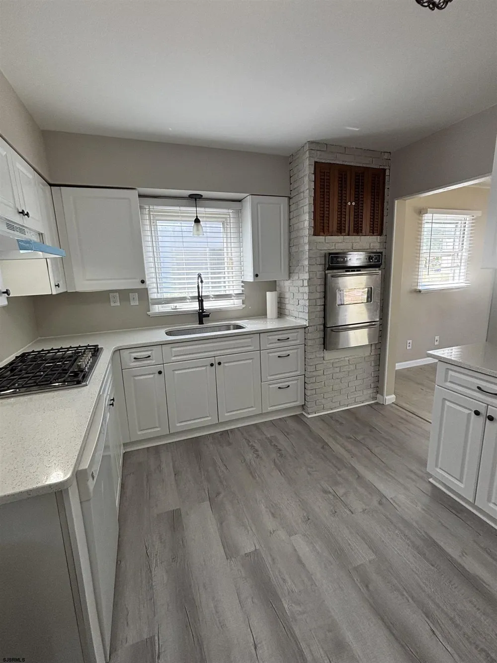 11 Oxford Dr Somers Point, NJ 08244