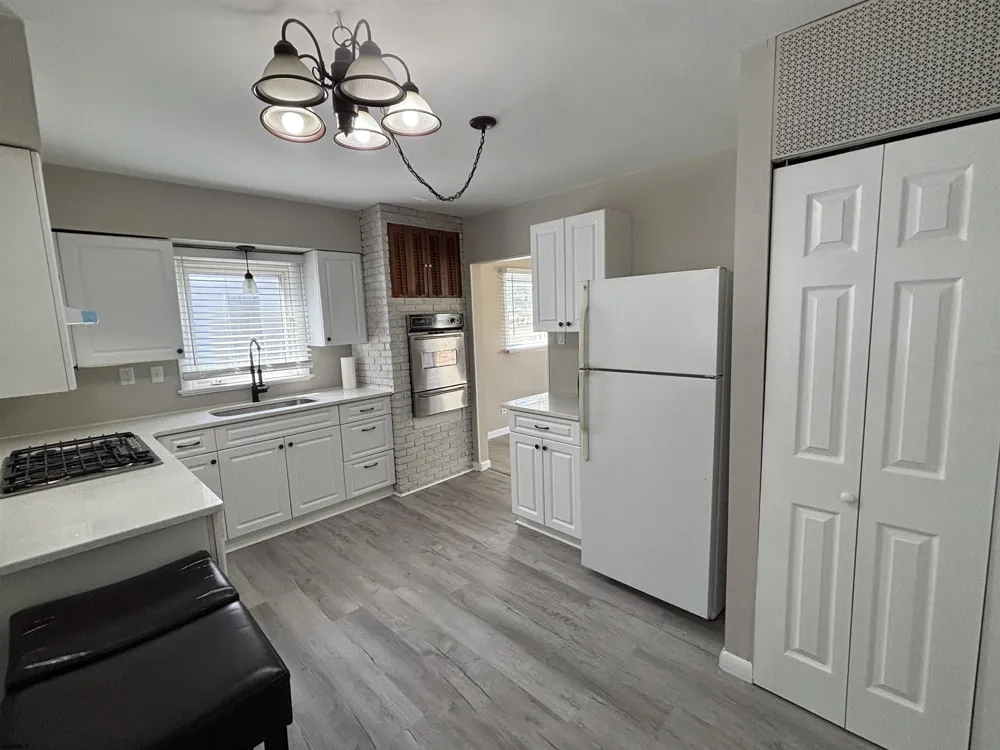 11 Oxford Dr Somers Point, NJ 08244