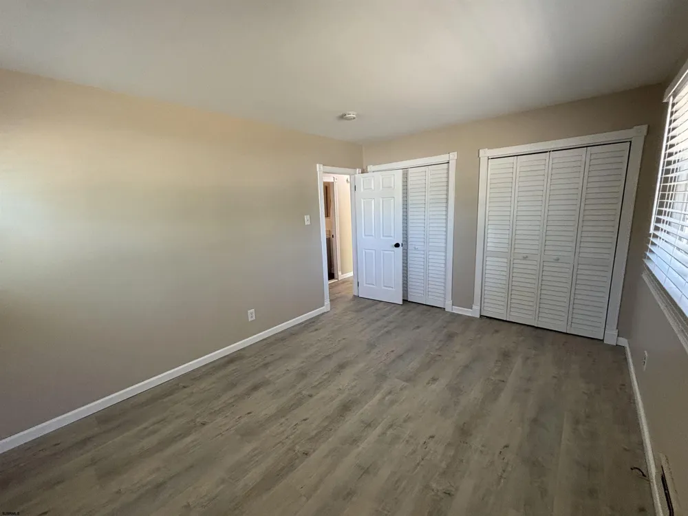 11 Oxford Dr Somers Point, NJ 08244