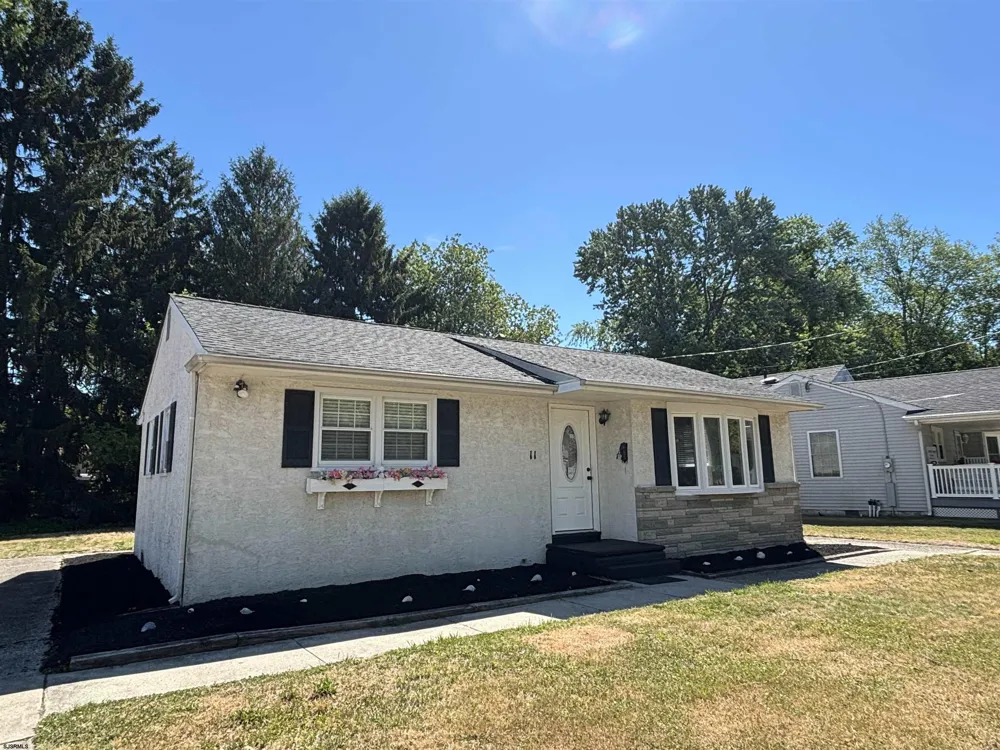 11 Oxford Dr Somers Point, NJ 08244