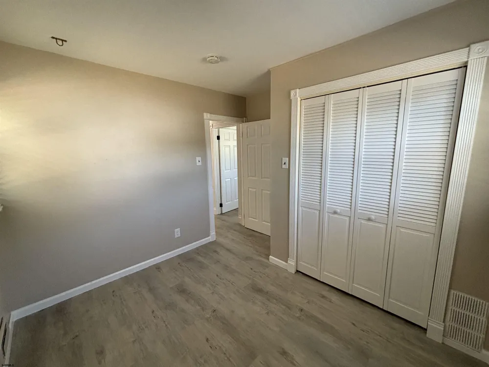 11 Oxford Dr Somers Point, NJ 08244