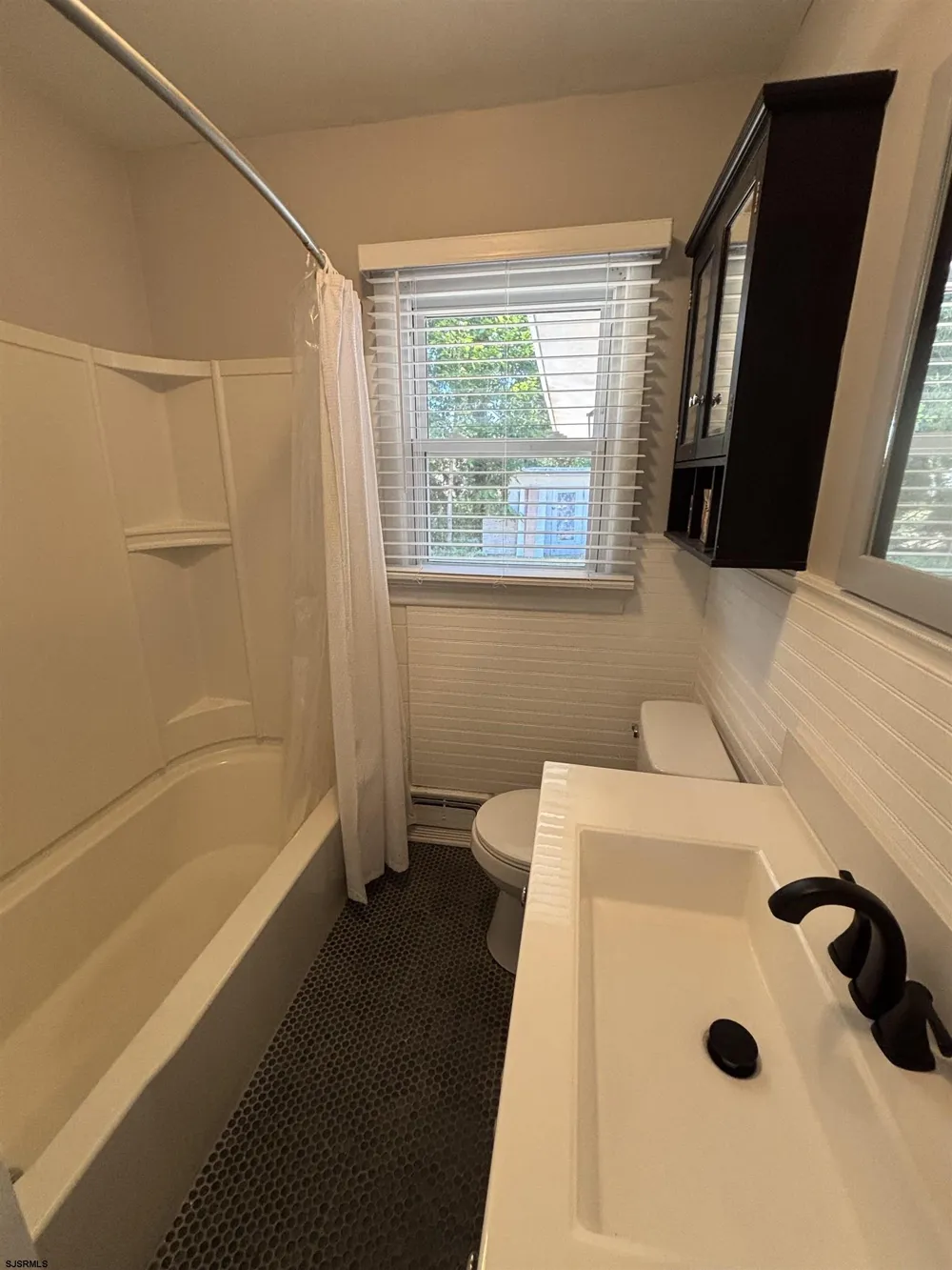 11 Oxford Dr Somers Point, NJ 08244