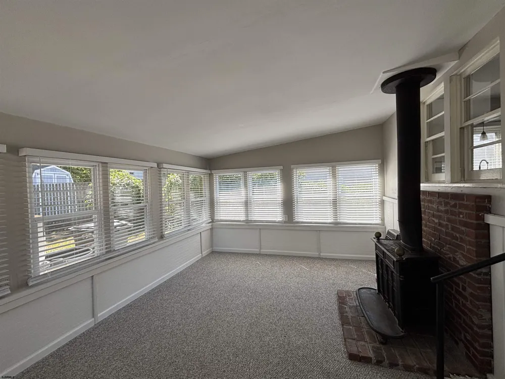 11 Oxford Dr Somers Point, NJ 08244