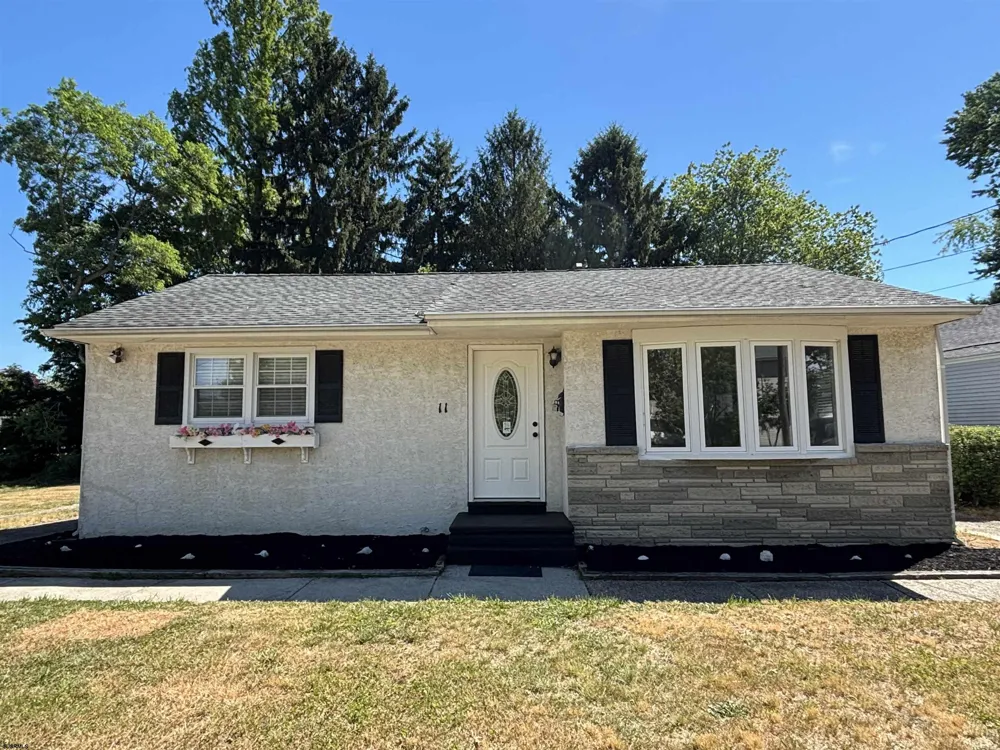 11 Oxford Dr Somers Point, NJ 08244