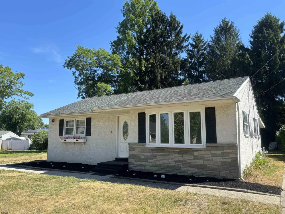 11 Oxford Dr Somers Point, NJ 08244