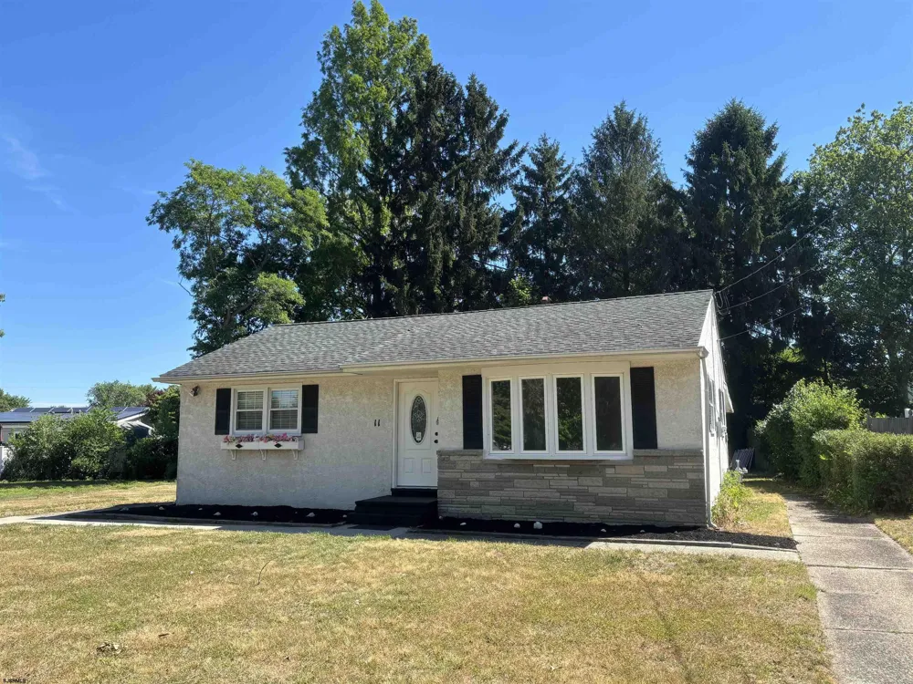 11 Oxford Dr Somers Point, NJ 08244