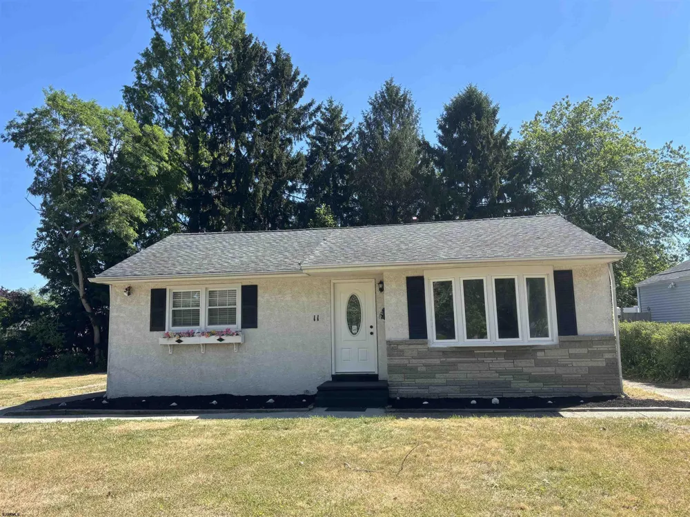 11 Oxford Dr Somers Point, NJ 08244